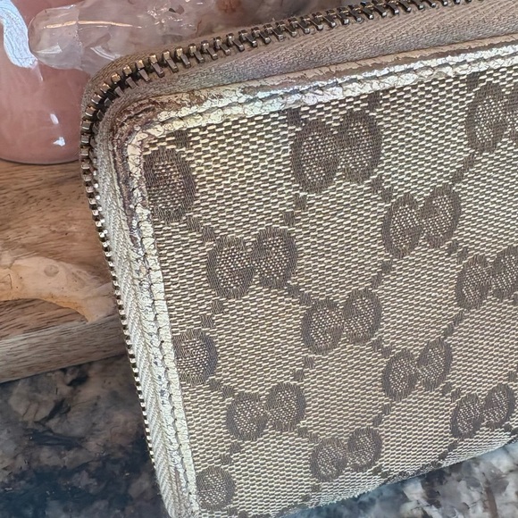 Gucci Beige and Brown Monogram Wallet - Picture 4 of 12